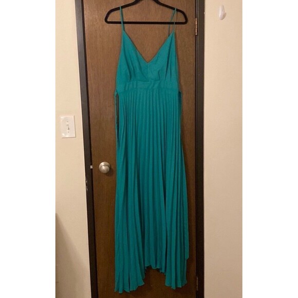 Charmed Hearts Green Pleated Maxi Dress Women's Size XL Adjustable Strap Elegant - Picture 1 of 5